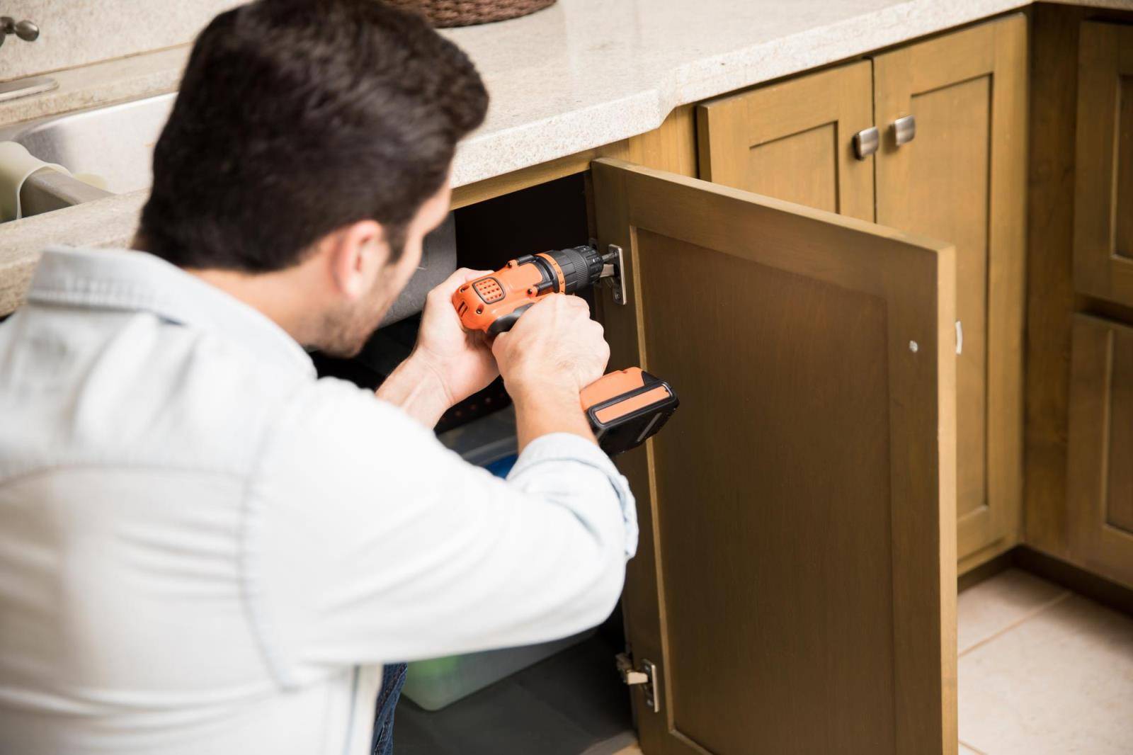 Dicas práticas e acessíveis para renovar os armários da cozinha e transformar o ambiente